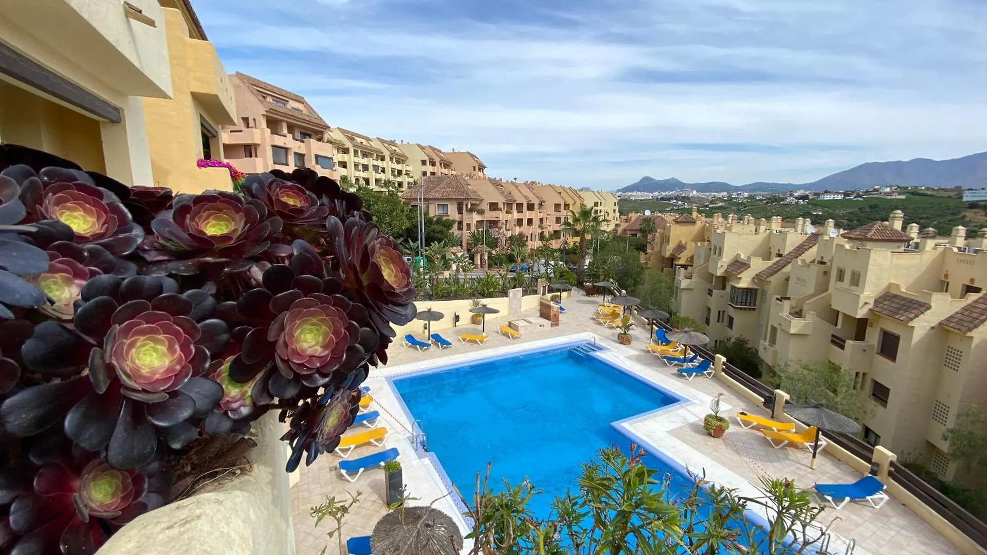 Golf, Relax And Explore Apartment Manilva