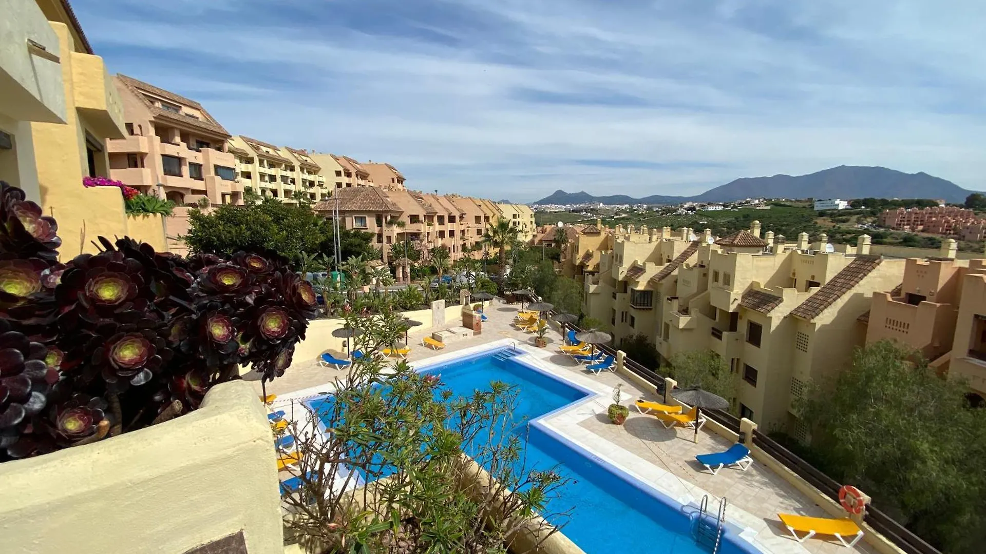 Golf, Relax And Explore Apartment Manilva